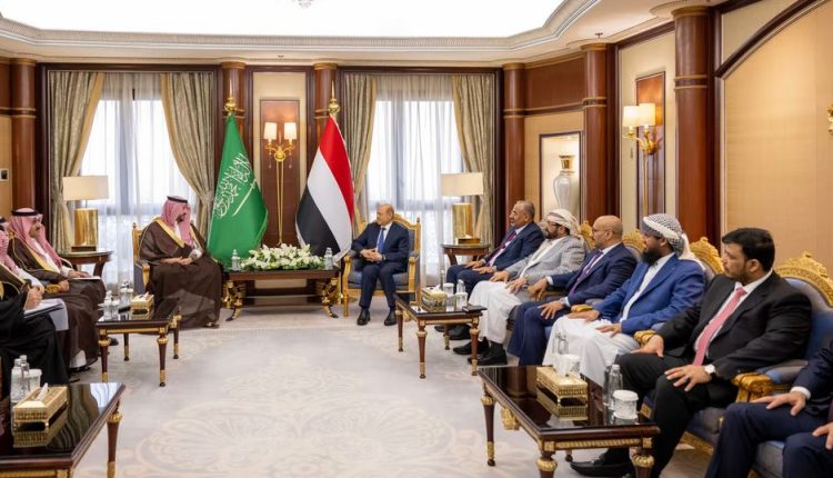 بعد سنوات من شرعنة حربها على اليمن.. السعودية تطوي صفحة الأحزاب اليمنية وترفض اشراكها في الحكم..!