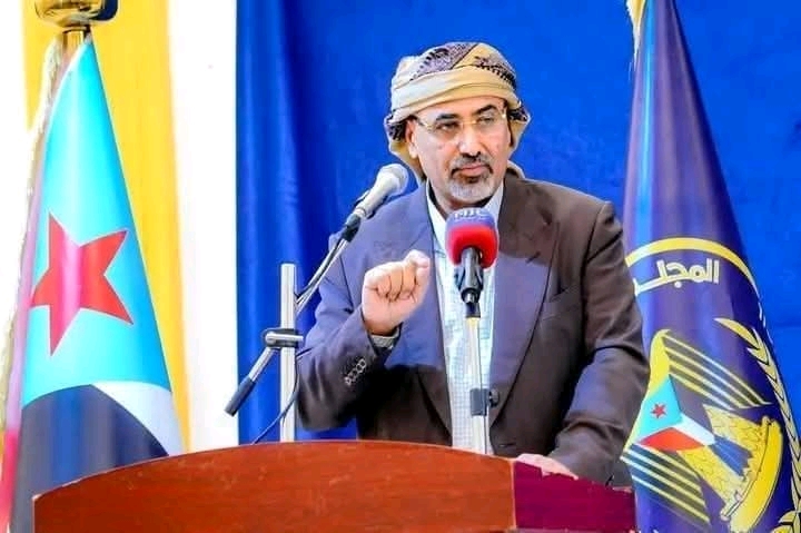 وزير في الحكومة اليمنية يبارك ويؤيد انقلاب عيدروس الزبيدي وإصداره عدداً من القرارات خارج صلاحياته