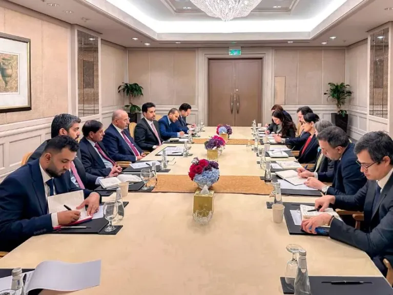 في أول ظهور لهما بعد أزمة القرارات الأخيرة: عيدروس الزبيدي والبحسني يتعهدان بالتمسك بوحدة المجلس الرئاسي