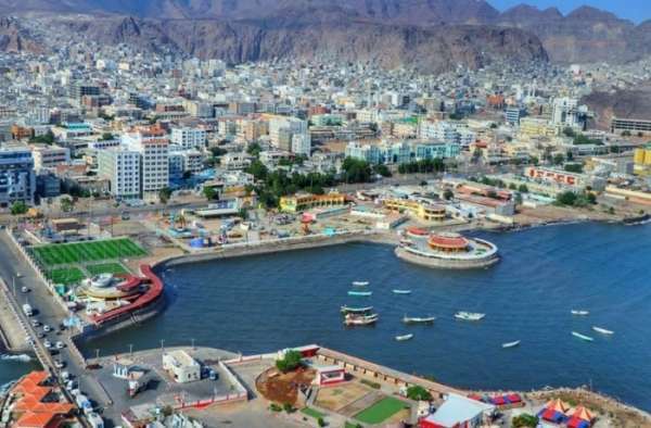 يحدث الآن: زحام أمام هذا المكان بعدن!