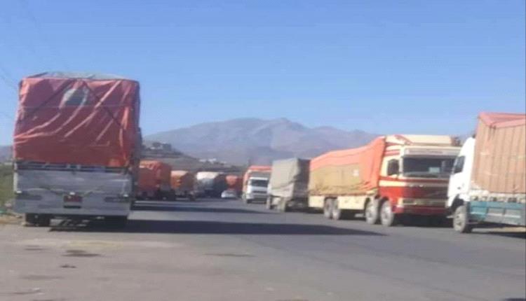 الحكومة تفرض البيع بسعر الصرف الجديد.. ومنع البضائع القادمة من مناطق الحوثي إذا لم تلتزم